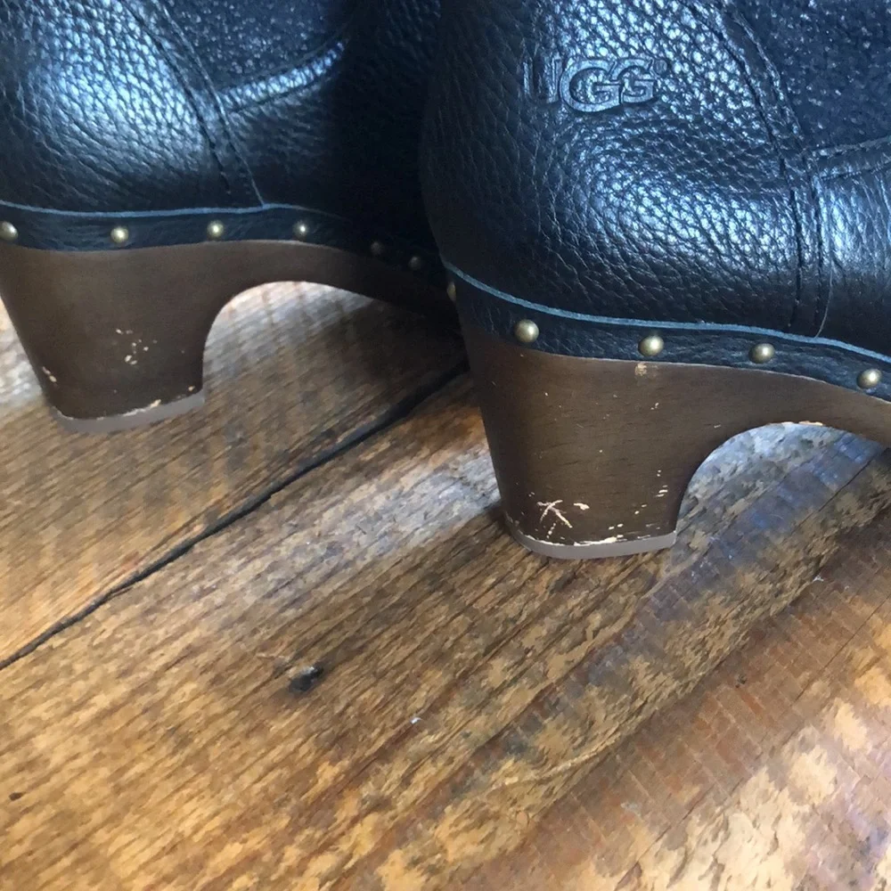 UGG stacked heel ankle boot size 7